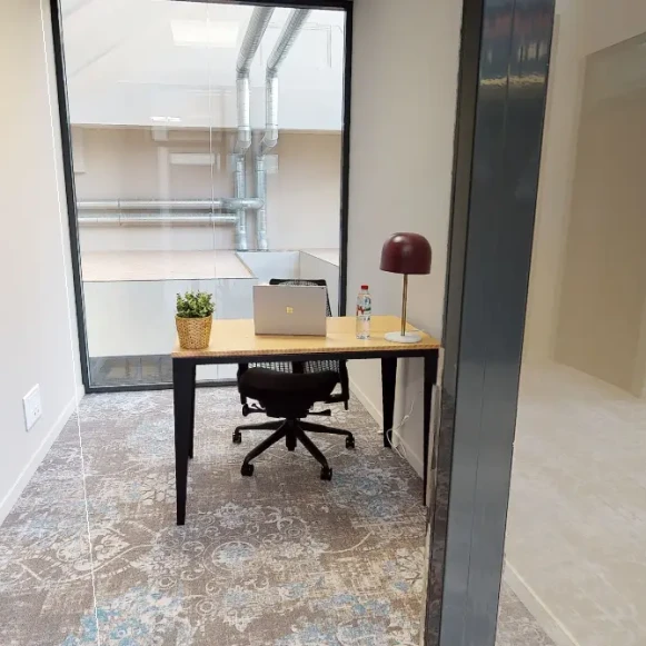 Bureau privé 7 m² 1 poste Coworking Avenue Thiers Nice 06000 - photo 1