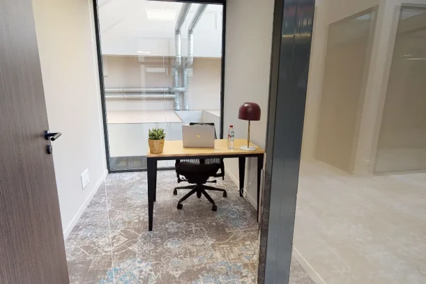 Bureau privé - 06000 - 1 poste - 573€