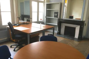 Bureau privé - 80000 - 2 postes - 853€