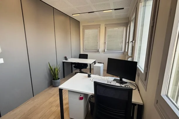 Bureau privé - 69003 - 3 postes - 420€