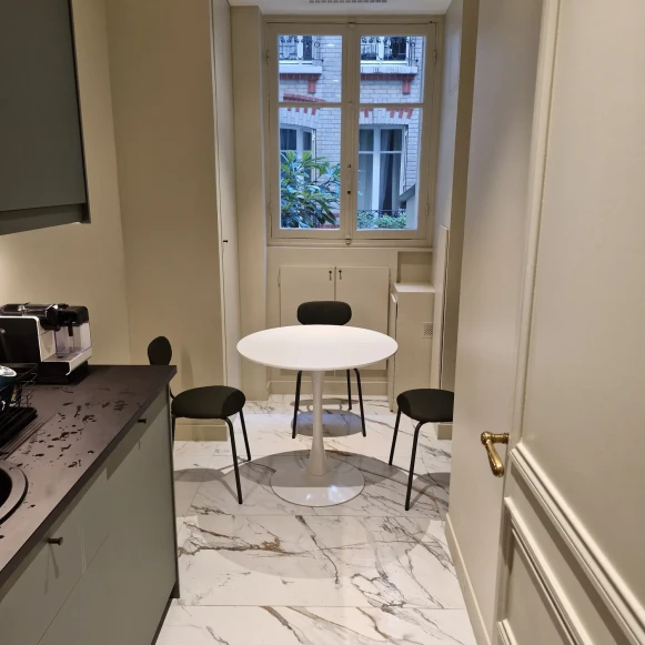 Espace indépendant 17 m² 4 postes Location bureau Rue Marcel Renault Paris 75017 - photo 9