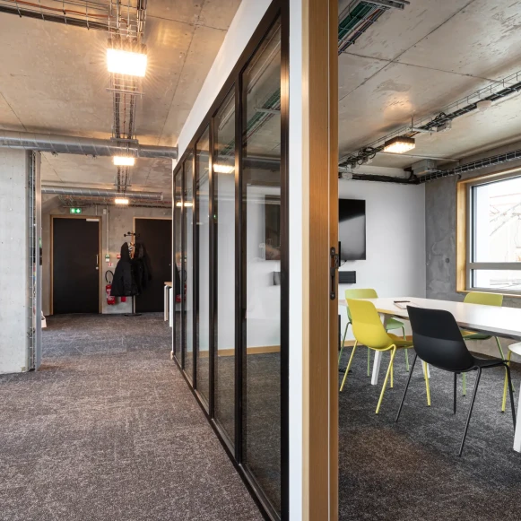 Bureau privé 2 121 m² 238 postes Location bureau Rue de la Gare d'Orléans Bordeaux 33100 - photo 3