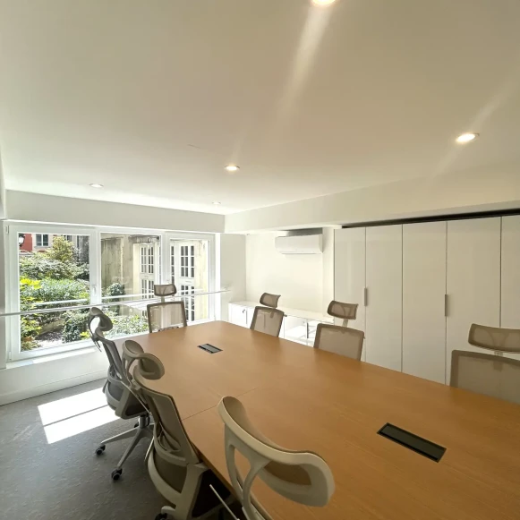 Bureau privé 18 m² 7 postes Location bureau Rue de Lévis Paris 75017 - photo 4