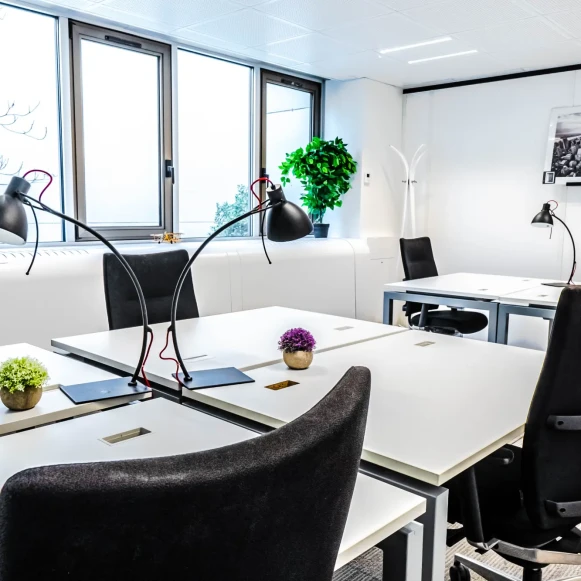 Bureau privé 30 m² 6 postes Coworking Rue de Rouvray Neuilly-sur-Seine 92200 - photo 2