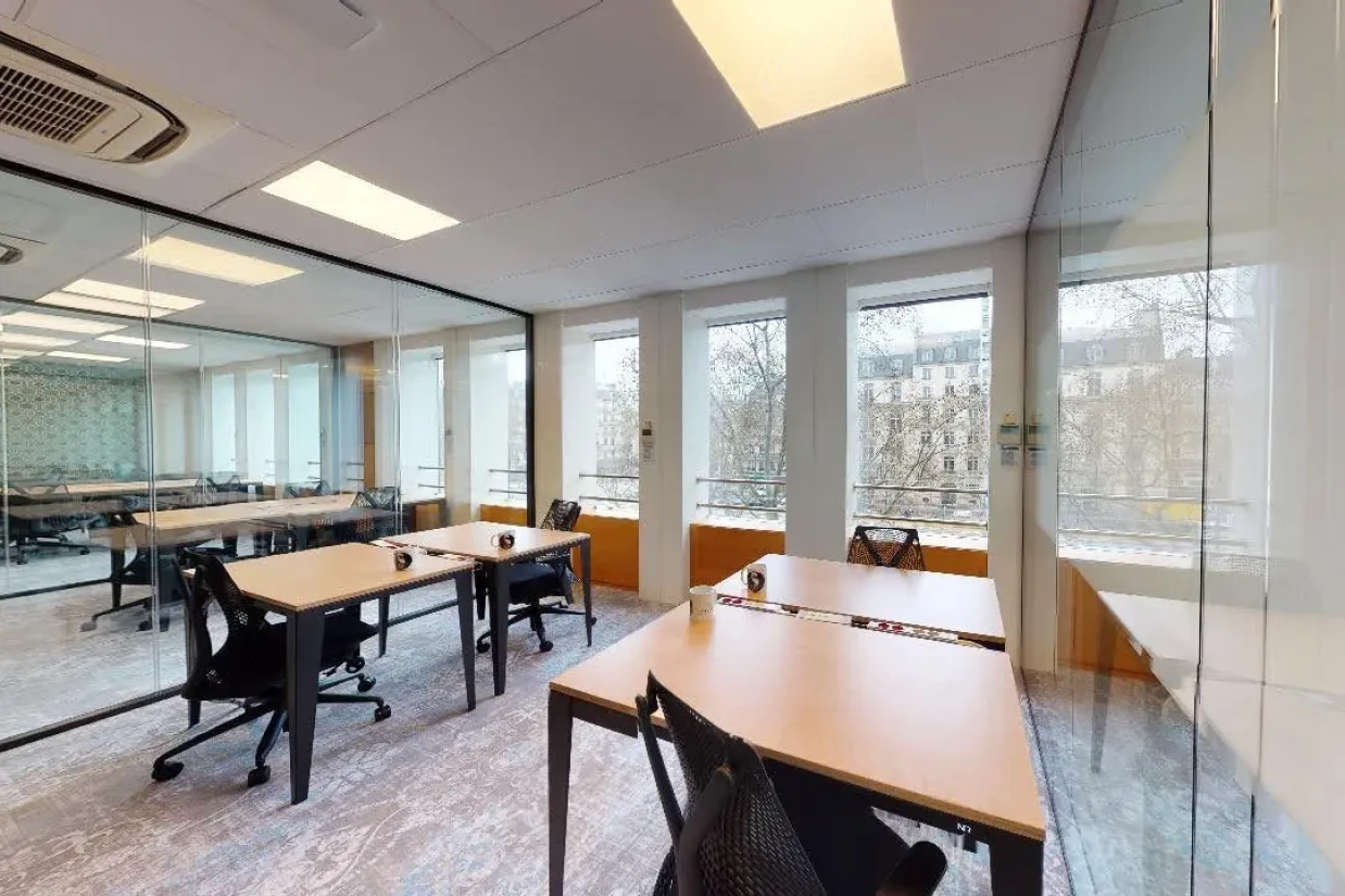 Bureau privé - 75017 - 3 postes - 2805€