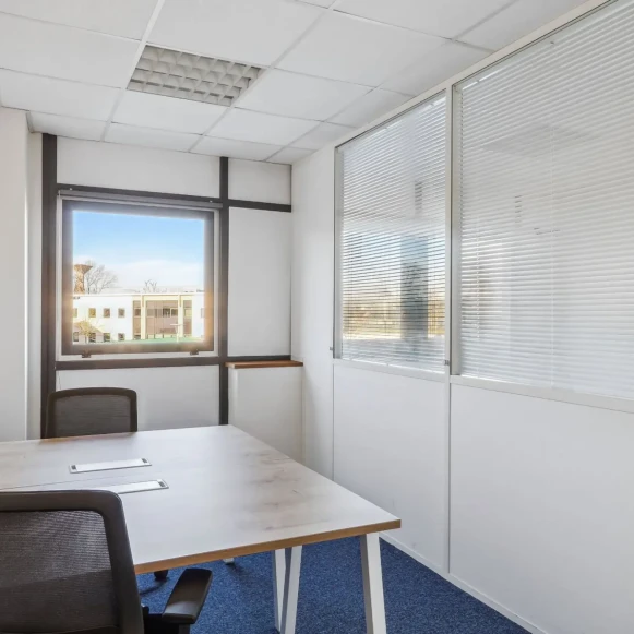 Bureau privé 10 m² 2 postes Coworking Avenue des Amethystes Nantes 44300 - photo 1