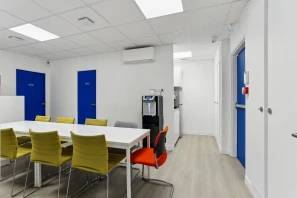 Open Space - 92100 - 10 postes - 355€