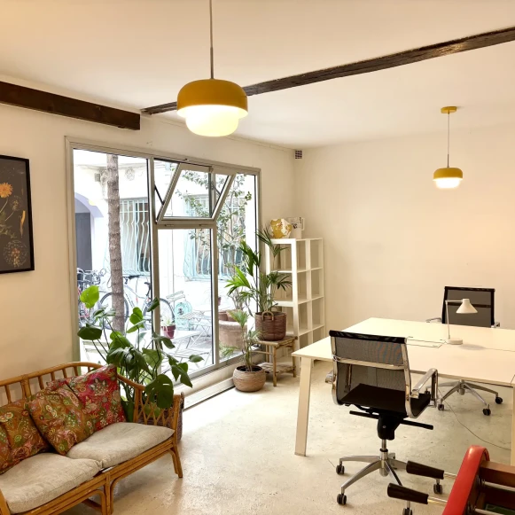 Espace indépendant 50 m² 7 postes Location bureau Rue Lamartine Paris 75009 - photo 2