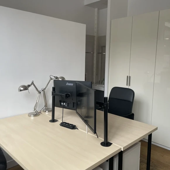 Bureau privé 15 m² 4 postes Coworking Cité Griset Paris 75011 - photo 2