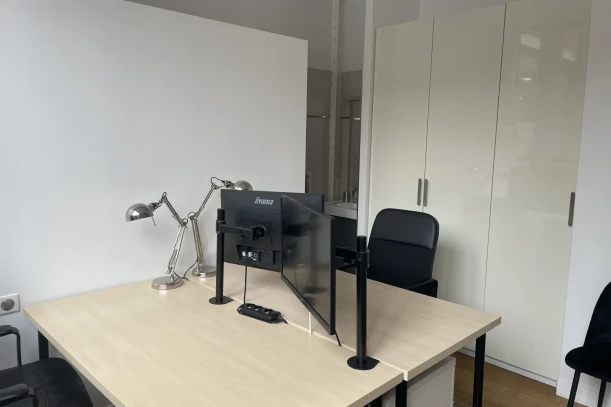 Bureau privé - 75011 - 4 postes - 1000€