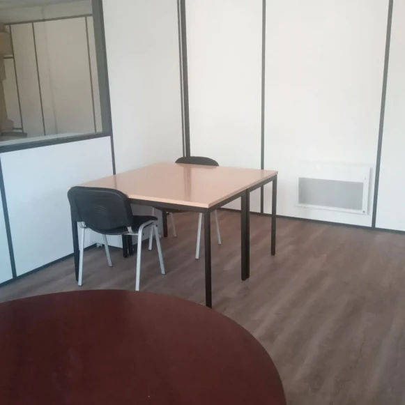 Bureau privé 17 m² 1 poste Location bureau Rue Saint-Eloi Tourcoing 59200 - photo 1