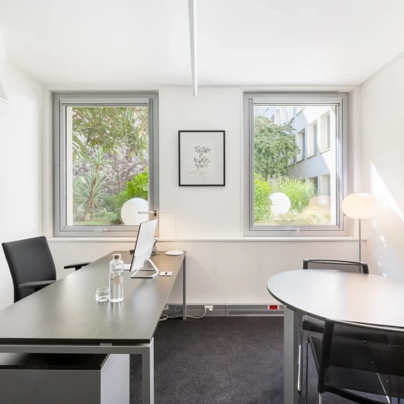 Bureau privé 14 m² 2 postes Coworking Rue Quentin-Bauchart Paris 75008 - photo 3