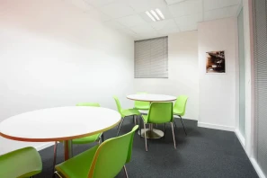 Bureau privé - 73370 - 7 postes - 831.12€