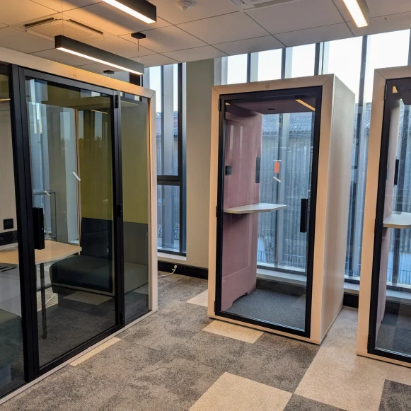 Bureau privé 16 m² 5 postes Location bureau Avenue Raymonde Chauvet Nantes 44300 - photo 3