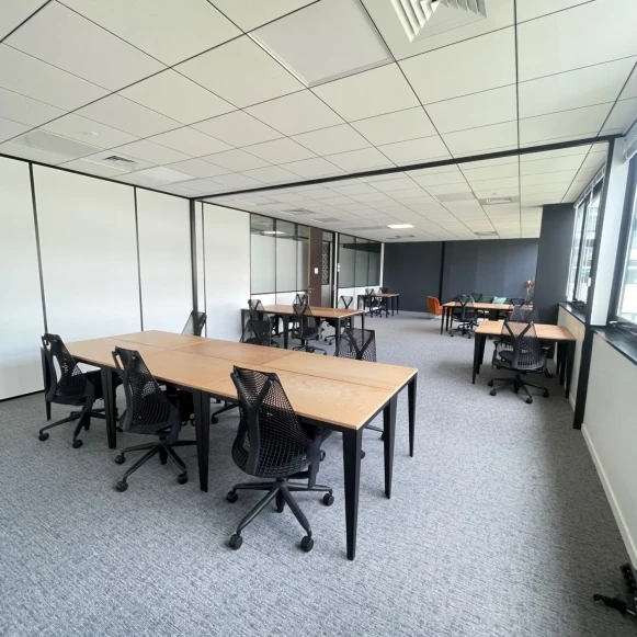 Bureau privé 80 m² 20 postes Location bureau Rue des Satellites Le Haillan 33185 - photo 3