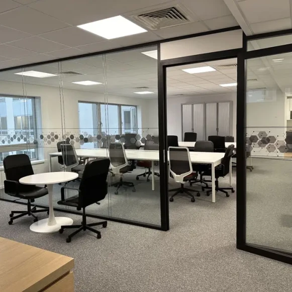 Bureau privé 25 m² 6 postes Location bureau Avenue de Clichy Paris 75017 - photo 1