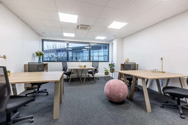 Bureau privé - 78990 - 6 postes - 1707€