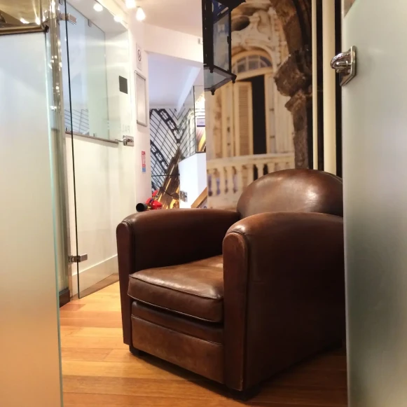 Bureau privé 13 m² 5 postes Coworking Rue de la Bourse Paris 75002 - photo 5