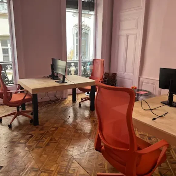 Bureau privé 15 m² 4 postes Coworking Rue d'Algérie Lyon 69001 - photo 5