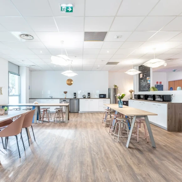 Bureau privé 24 m² 5 postes Coworking Rue Jacques Daguerre Nantes 44300 - photo 4