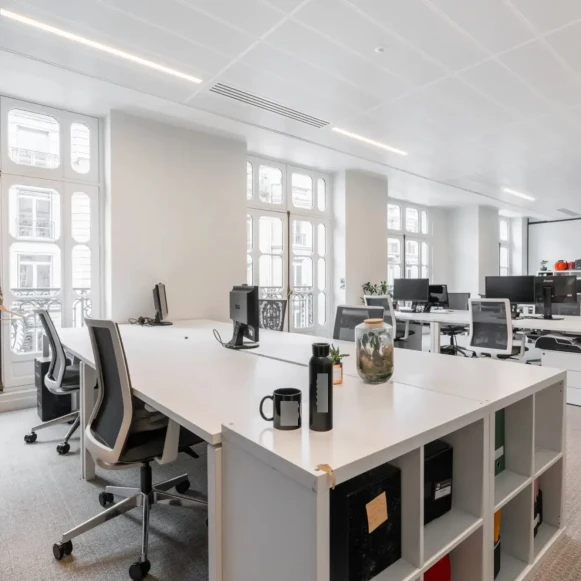 Espace indépendant 222 m² 33 postes Location bureau Rue La Boétie Paris 75008 - photo 2