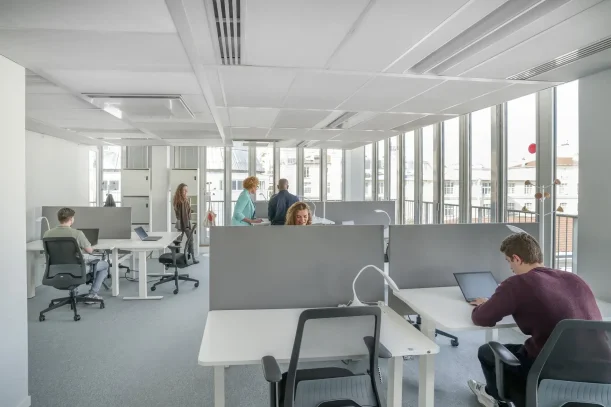 Bureau privé - 75020 - 16 postes - 8208€