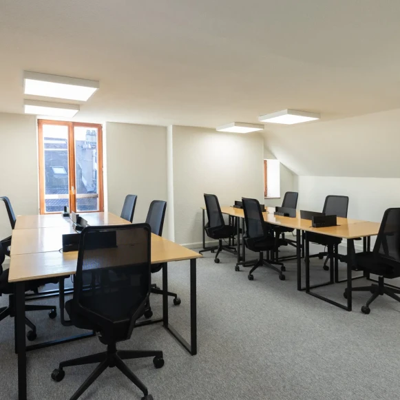 Bureau privé 39 m² 10 postes Location bureau Passage de la Cathédrale Annecy 74000 - photo 5