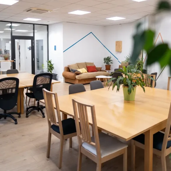 Bureau privé 70 m² 10 postes Coworking Rue Francis de Pressensé Villeurbanne 69100 - photo 5