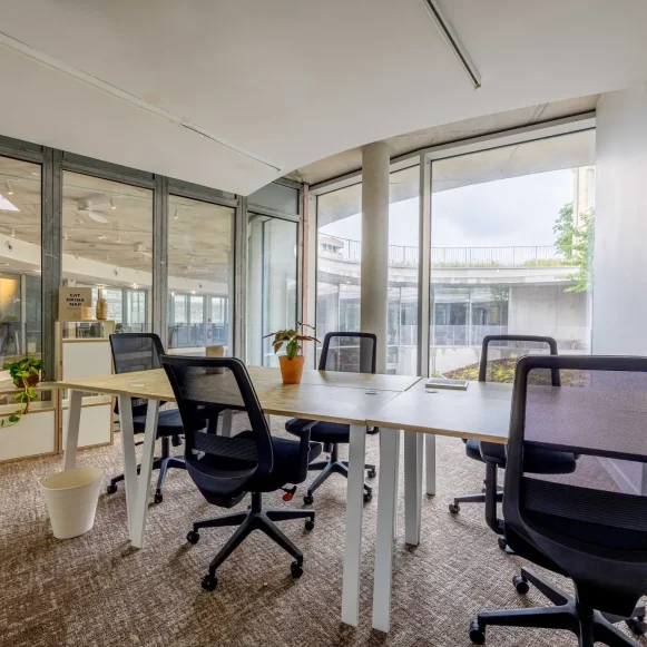 Bureau privé 15 m² 5 postes Coworking Boulevard Godard Bordeaux 33300 - photo 1