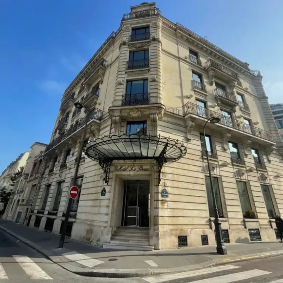 Bureau privé 17 m² 2 postes Location bureau Rue La Pérouse Paris 75016 - photo 4