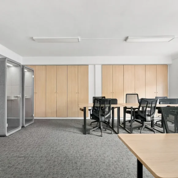 Bureau privé 50 m² 15 postes Coworking Boulevard de Strasbourg Paris 75010 - photo 2