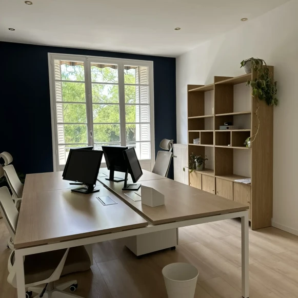 Bureau privé 12 m² 4 postes Location bureau Rue Paul Verlaine Villeurbanne 69100 - photo 1
