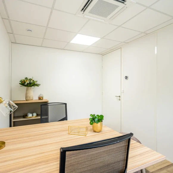 Bureau privé 10 m² 2 postes Coworking Boulevard Albert Einstein Nantes 44300 - photo 1