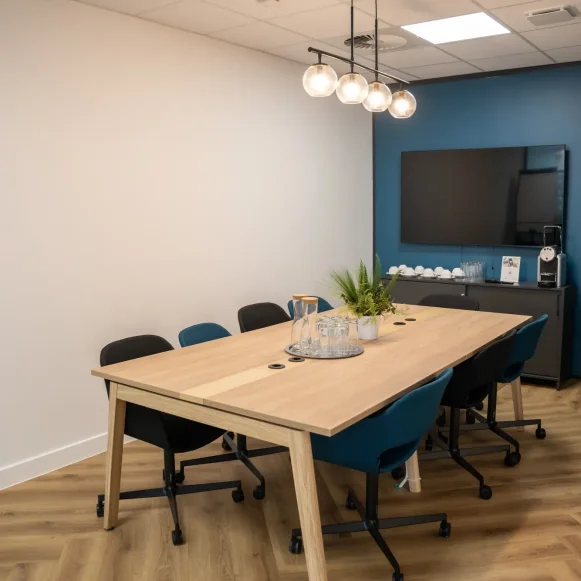 Bureau privé 13 m² 3 postes Coworking Rue de Luxembourg Lille 59800 - photo 9