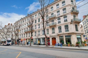 Espace indépendant - 69001 - 12 postes - 5200€