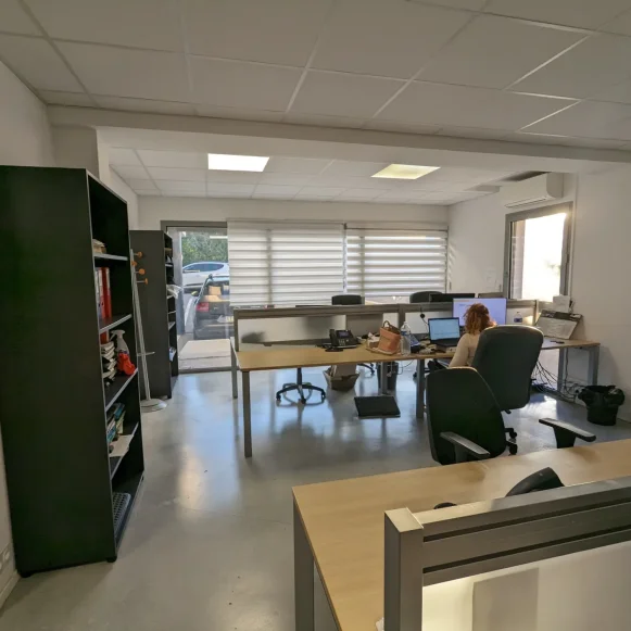 Bureau privé 80 m² 8 postes Location bureau Route des Milles Éguilles 13510 - photo 1