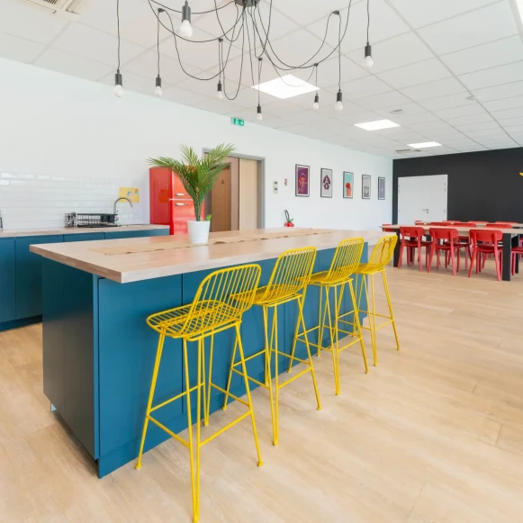 Bureau privé 12 m² 2 postes Coworking Rue Evariste Galois Biot 06410 - photo 1
