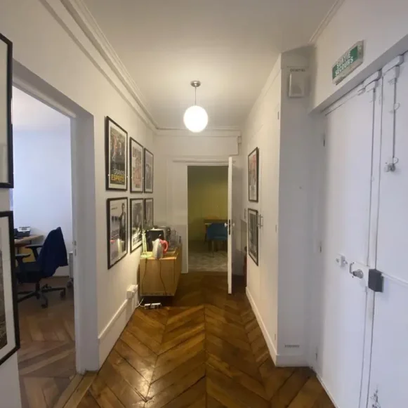 Bureau privé 93 m² 8 postes Location bureau Place Boieldieu Paris 75002 - photo 8