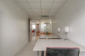 Open Space - 69008 - 3 postes - 220€