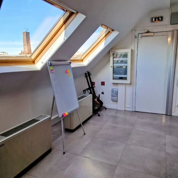 Espace indépendant 45 m² 6 postes Location bureau Rue du Faubourg Saint-Antoine Paris 75011 - photo 5