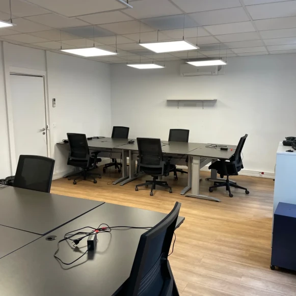 Bureau privé 34 m² 10 postes Coworking Rue de la Chaussée d'Antin Paris 75009 - photo 7