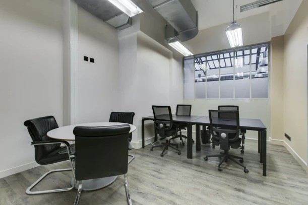 Bureau privé - 75011 - 6 postes - 2500€
