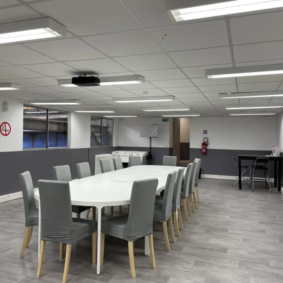Bureau privé 12 m² 2 postes Location bureau Rue de Genève La Courneuve 93120 - photo 8
