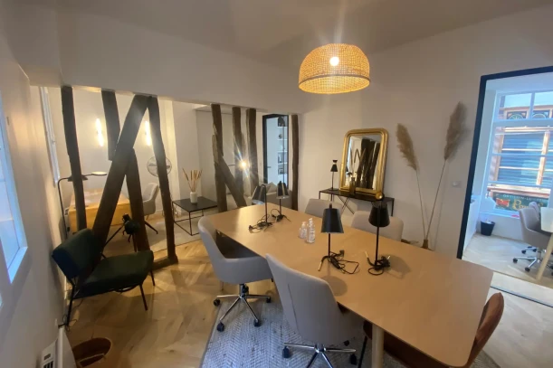 Bureau privé - 75002 - 3 postes - 2400€