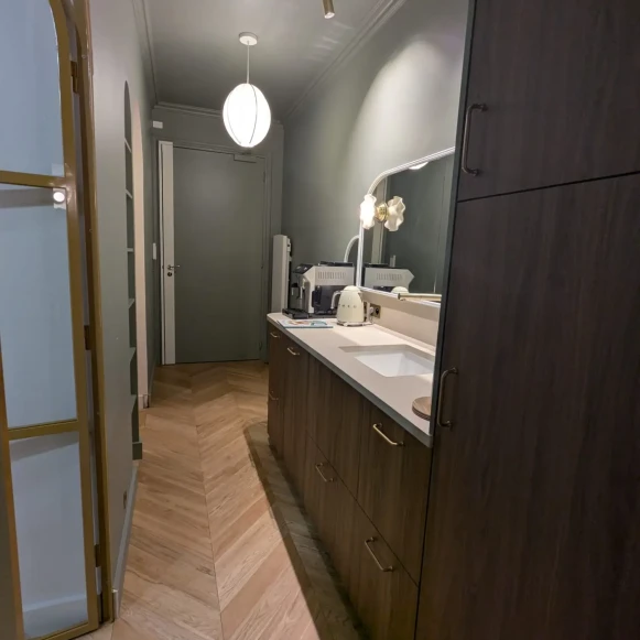 Bureau privé 23 m² 8 postes Location bureau Rue de Turin Paris 75008 - photo 5