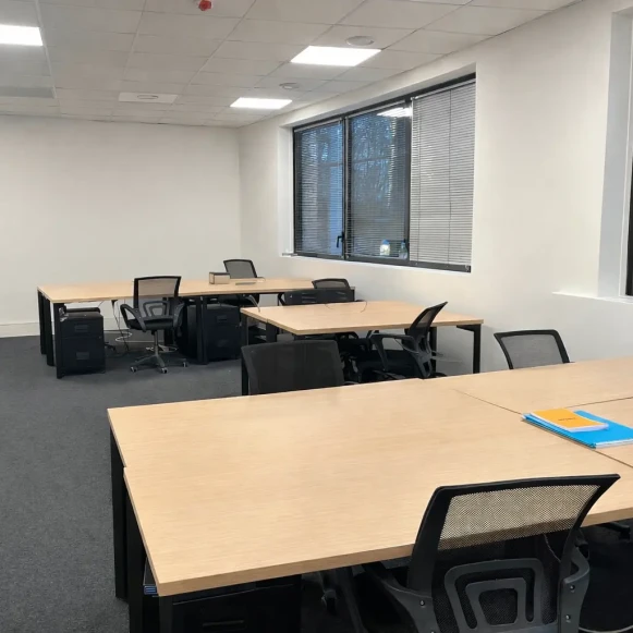 Bureau privé 48 m² 8 postes Coworking Rue Auguste Comté Aix-en-Provence 13290 - photo 1