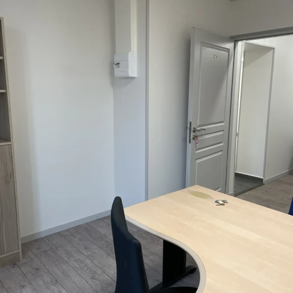 Bureau privé 10 m² 1 poste Coworking Rue Jules Ferry Auxerre 89000 - photo 3