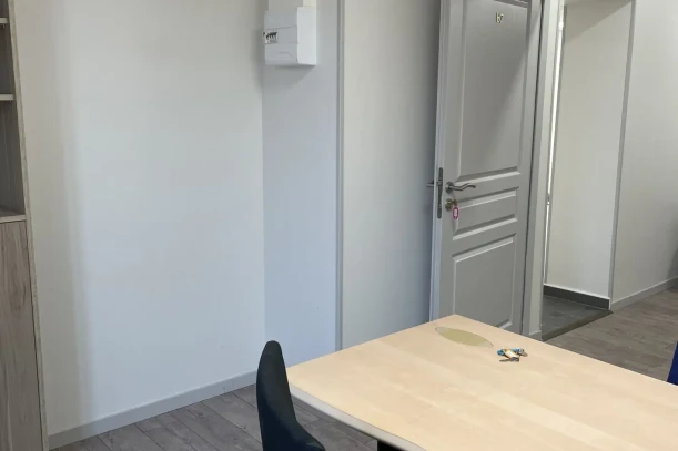 Bureau privé - 89000 - 1 poste - 300€