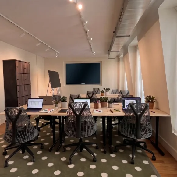 Bureau privé 40 m² 10 postes Coworking Cité Monthiers Paris 75009 - photo 1