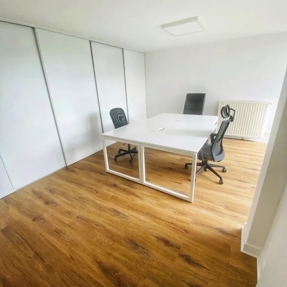 Espace indépendant 53 m² 10 postes Coworking Rue Pierre Duhaa Bruges 33520 - photo 3